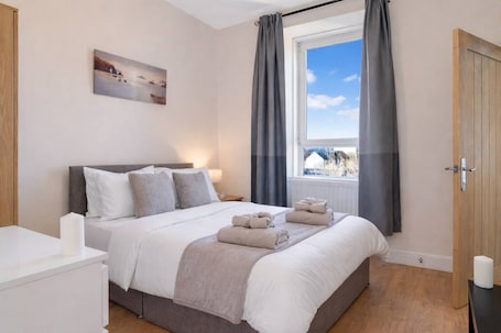 Apartment, 2 Bedrooms | 3 bedrooms. Edinburgh Beach Apartment Free On-street Parking