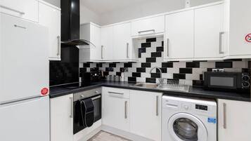 Apartment, 2 Bedrooms | Laundry