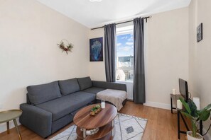 Living room - Edinburgh Beach Apartment Free On-street Parking (Edinburgh)