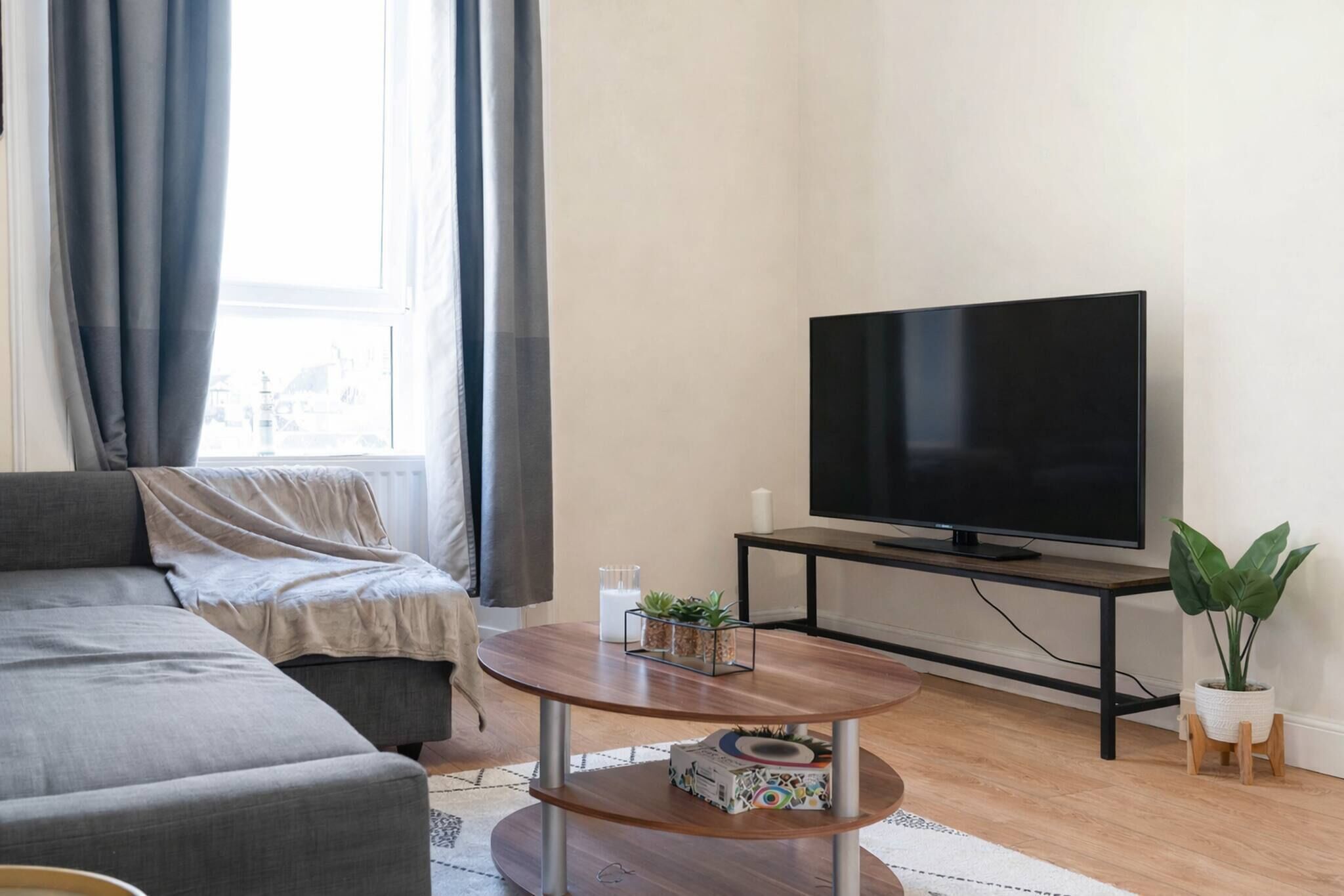 Apartment, 2 Bedrooms | Living room