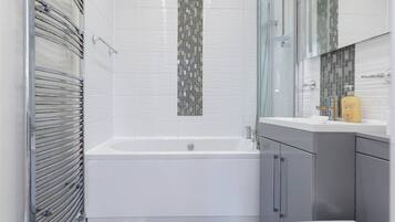 Apartment, 2 Bedrooms | Bathroom