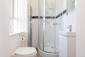 Apartment, 2 Bedrooms | Bathroom - Edinburgh Beach Apartment Free On-street Parking (Edinburgh)