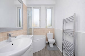 Apartment, 2 Bedrooms | Bathroom - Bright 2 Bedroom Flat on Leith Walk (Edinburgh)
