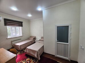 3 bedrooms, iron/ironing board, WiFi - Charming 3-bedroom house in beautiful Urgench with AC (Urgench)