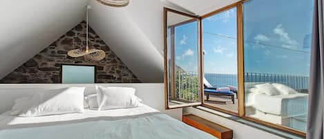 WiFi, bed sheets