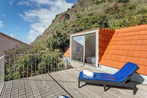 Terrace/patio - Romantic Ocean Getaway (Jardim do Mar)