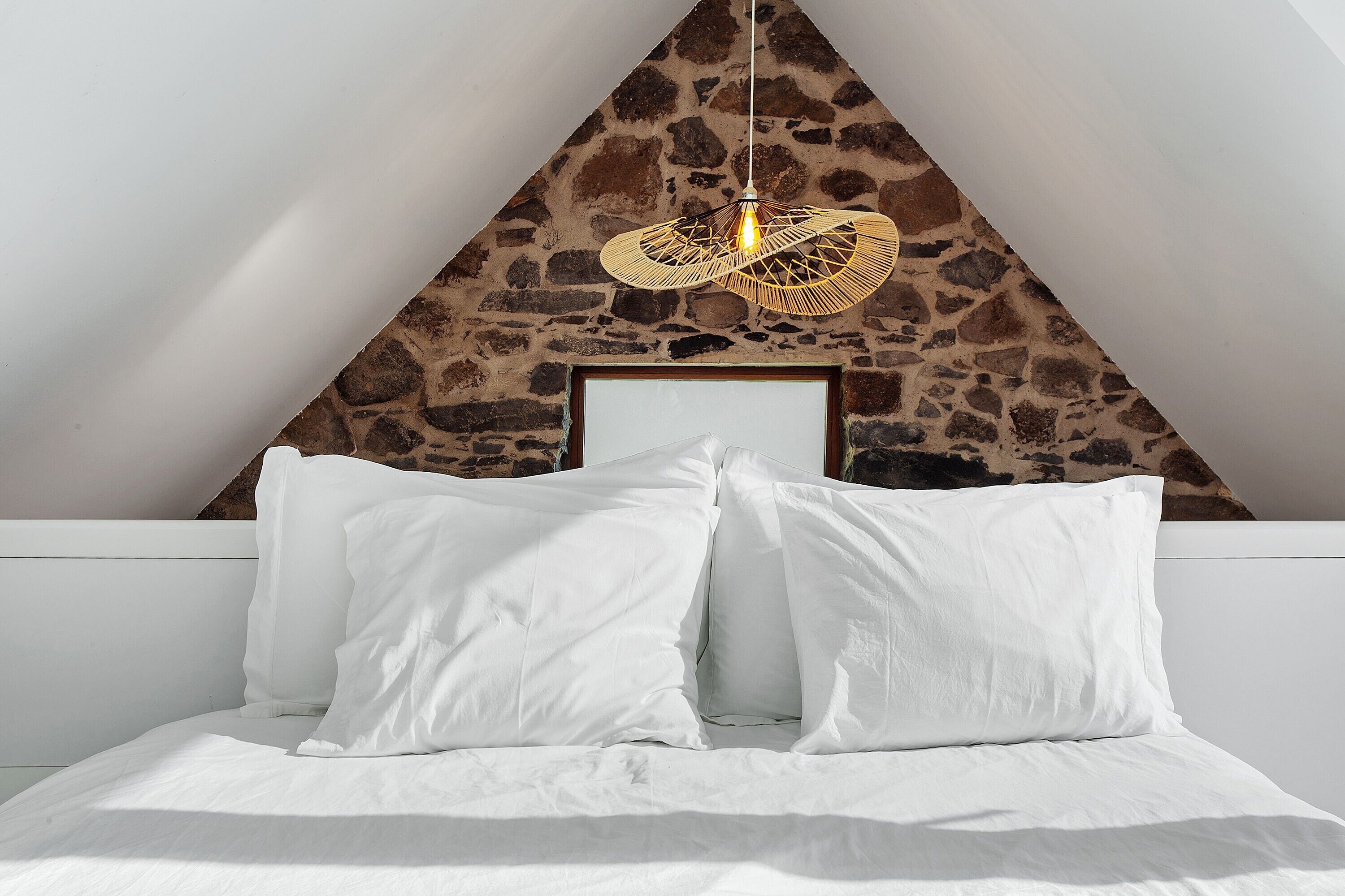 WiFi, bed sheets