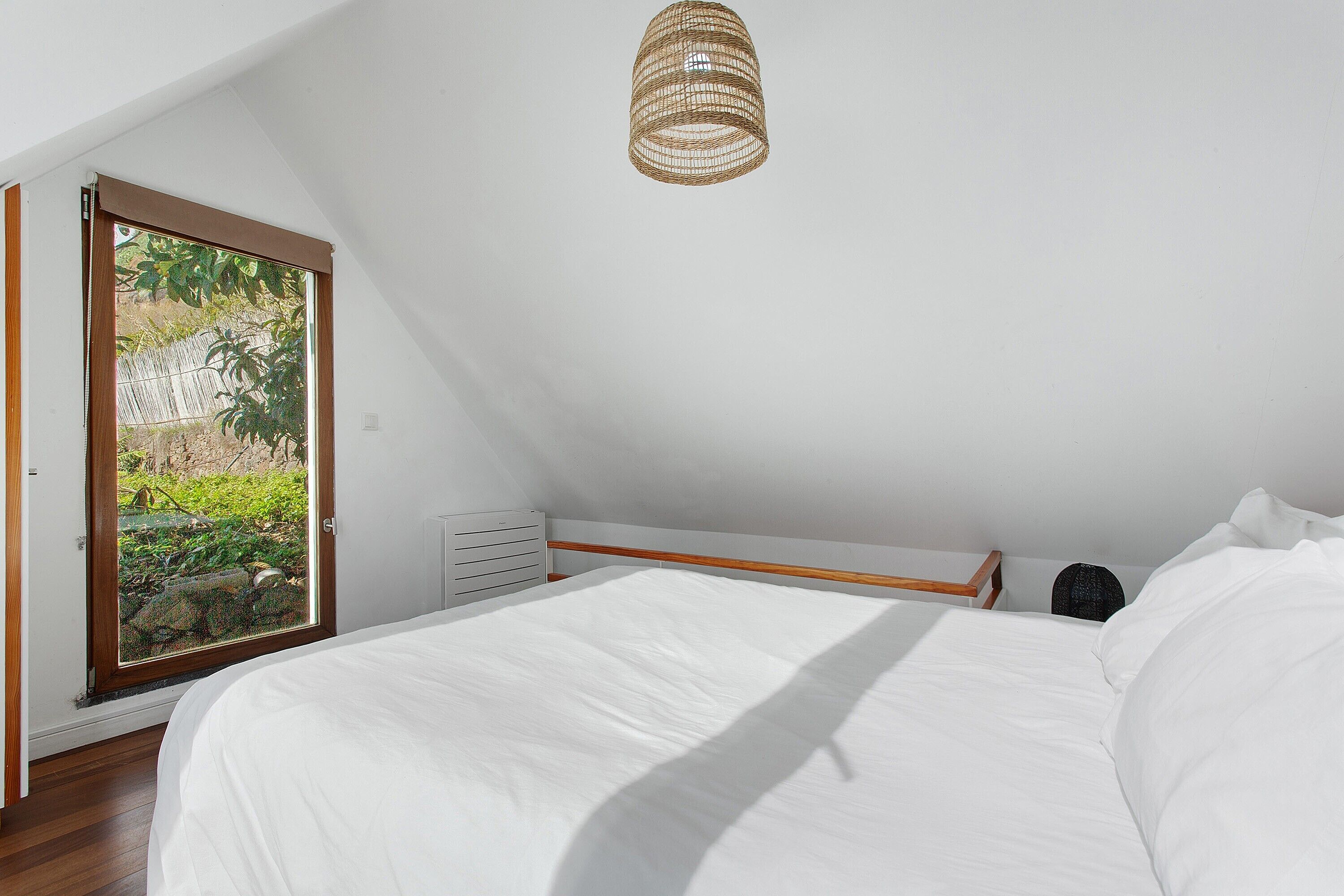 WiFi, bed sheets