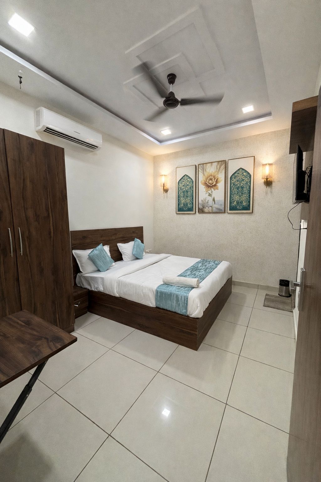 Deluxe Double Room, City View | Desk, free WiFi