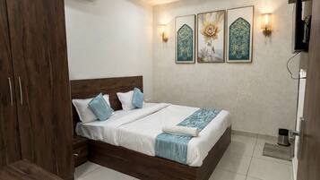 Deluxe Double Room, City View | Desk, free WiFi