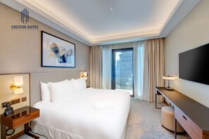 Desk, iron/ironing board, WiFi, bed sheets - Luxury Opera 2BR | Balcony • Pool • Free Parking (Dubai)