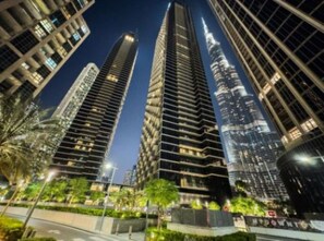 Exterior - Luxury Opera 2BR | Balcony • Pool • Free Parking (Dubai)