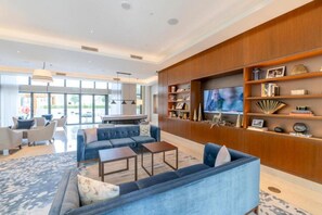 Lobby - Luxury Opera 2BR | Balcony • Pool • Free Parking (Dubai)