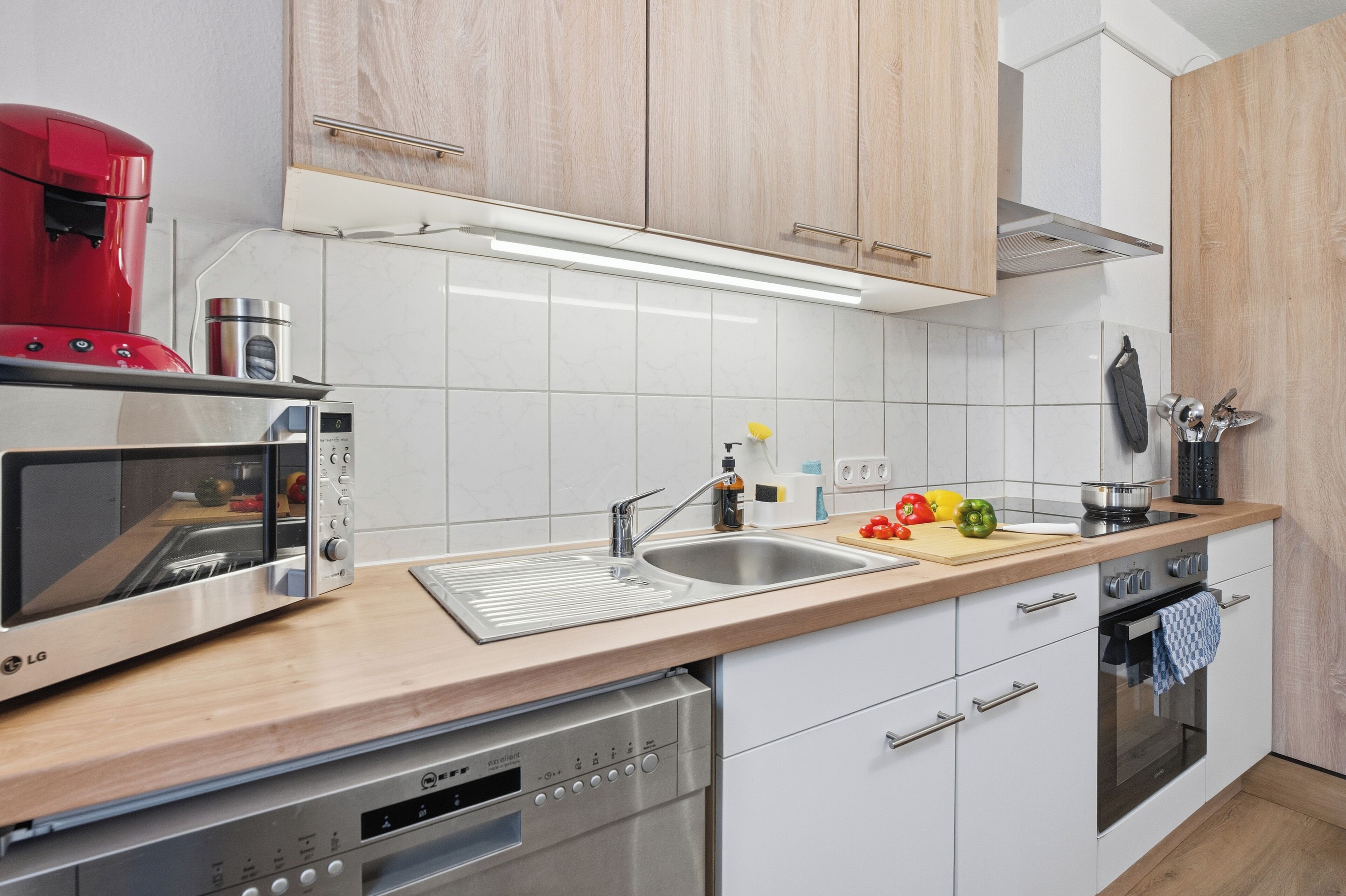 Kühlschrank, Mikrowelle, Ofen, Herdplatte