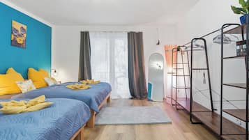 1 Schlafzimmer, Schreibtisch, Bügeleisen/Bügelbrett, Reisekinderbett