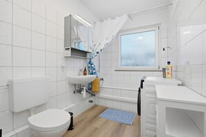 Haartrockner, Handtücher, Seife, Shampoo
