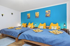 1 Schlafzimmer, Schreibtisch, Bügeleisen/Bügelbrett, Reisekinderbett