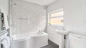 Bathroom - 2 Bedroom House in Darlington (Darlington)