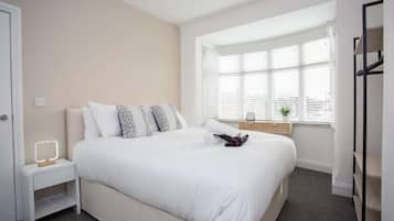 3 bedrooms, iron/ironing board, WiFi, bed sheets