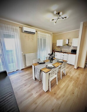 Dining - Casa Luciana Apartment 300 Meters From t (San Giovanni Rotondo)