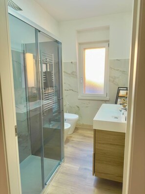 Nhà, 2 phòng ngủ, quang cảnh thành phố | Phòng tắm