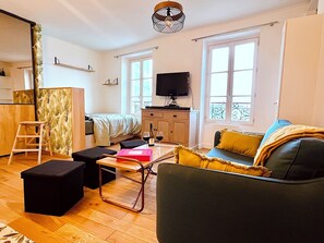 1 bedroom, desk, iron/ironing board, free WiFi - Le Penthouse Chevalier C (Paris 18)