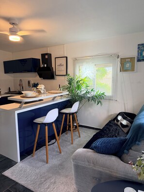 Living area - Cosy, modern apartment 5 minutes from the beach (Le Moule)