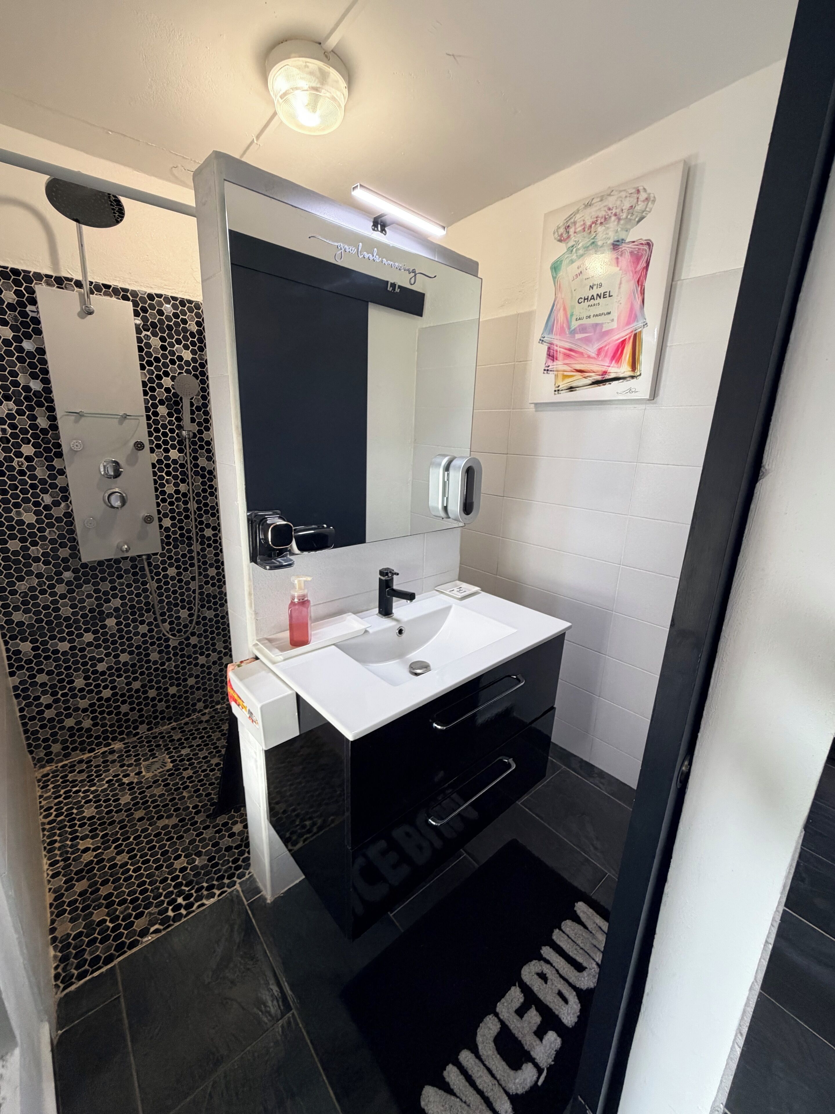 Dusche, Handtücher, Seife, Toilettenpapier