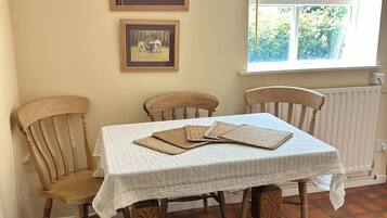 House, 3 Bedrooms, Smoking | Ruang makan