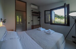 Comfort villa, terras, uitzicht op tuin | Lakens van Egyptisch katoen, luxe beddengoed, donsdekens