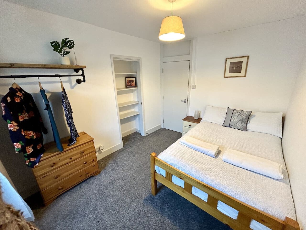 熨斗/熨衣板、旅行婴儿床、WiFi、床单