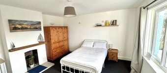 The Blue House - Godolphin - Large Spacious Home