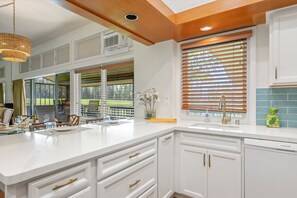 Fridge, microwave, oven, stovetop - KRV 2521 - 1BD Kapalua Luxury Living (Lahaina)