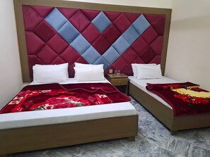 Triple Room | Free WiFi, bed sheets - New Maharaja Hotel (Rawalpindi)