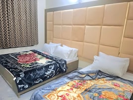 Triple Room | Free WiFi, bed sheets