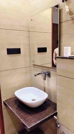 Executive-værelse | Badeværelse | Bruser, gratis toiletartikler, Sæbe, Shampoo