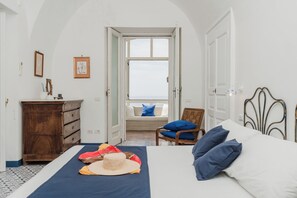 Iron/ironing board, WiFi, bed sheets - House of Blue (Positano)