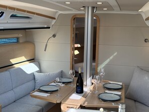 Dining - Z6 Dolcevita - Private Yacht Experience in Rovinj (Rovinj)