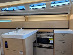 Private kitchen - Z6 Dolcevita - Private Yacht Experience in Rovinj (Rovinj)