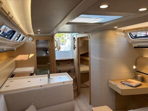 Interior - Z6 Dolcevita - Private Yacht Experience in Rovinj (Rovinj)