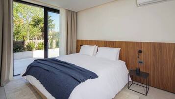 5 bedrooms, iron/ironing board, WiFi, bed sheets