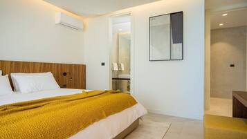 5 bedrooms, iron/ironing board, WiFi, bed sheets