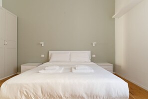 Iron/ironing board - GuestHost - Cozy 47 sqm apartment for up to 3 guests, located on the first floor of a building without an elevator (steps to access).The property is set in the Isola district, a young and vibrant area rich in services and well connected by public transpo (Milan)