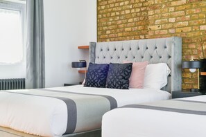 Iron/ironing board, Internet, bed sheets - Avari - Stunning 3 Level Residence in Hatton Garden (London)