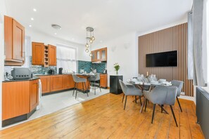 Dining - Avari - Stunning 3 Level Residence in Hatton Garden (London)