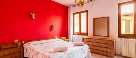 Fer et planche Ă repasser, Wi-Fi, literie fournie