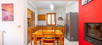 Apartment 'Valentina' with Balcony, Wi-Fi and Air Conditioning