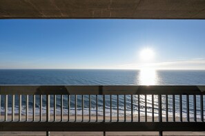 Property grounds - Bi-level, direct oceanfront retreat with bayviews and indoor pool (Ocean City)