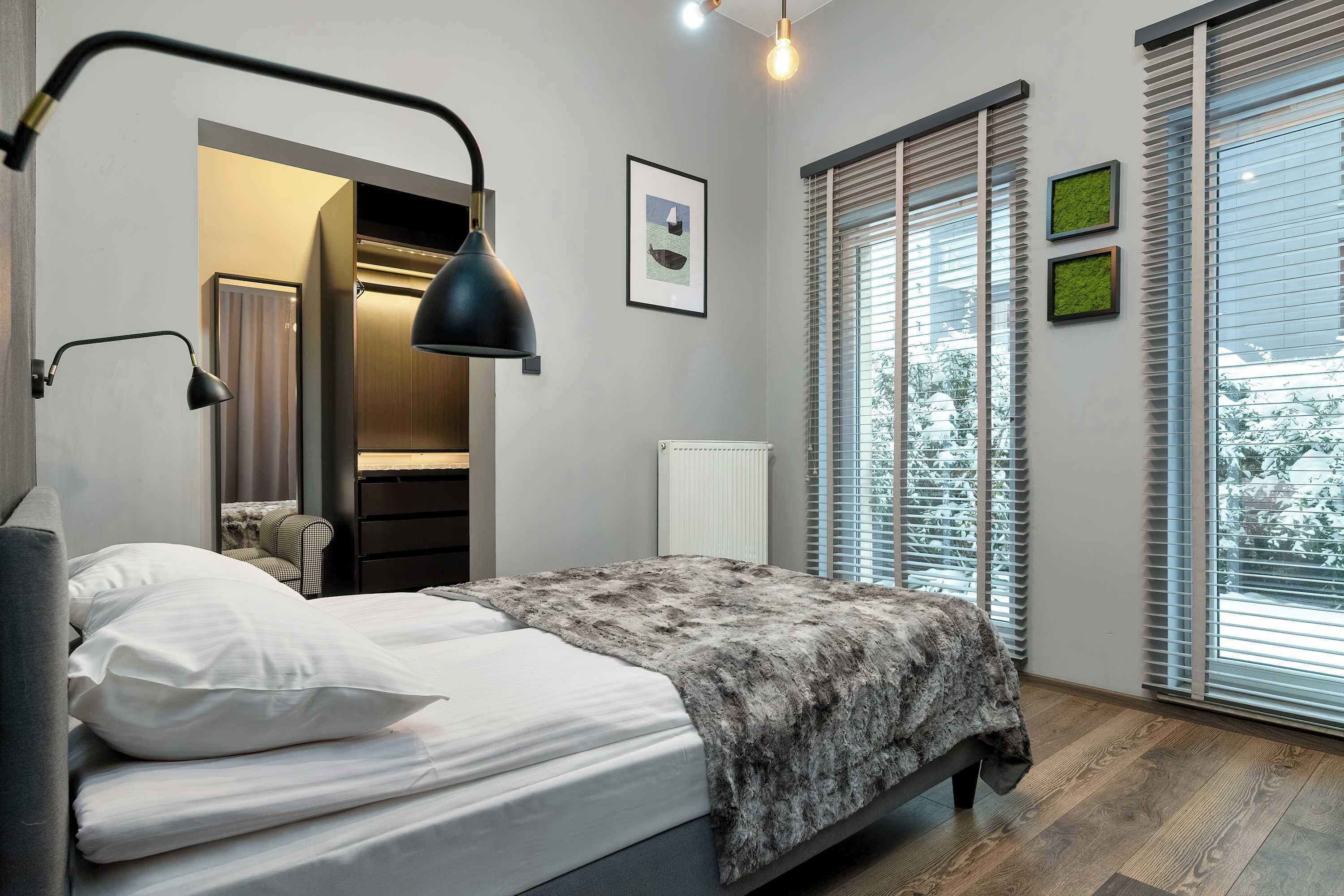 Iron/ironing board, travel cot, WiFi, bed sheets