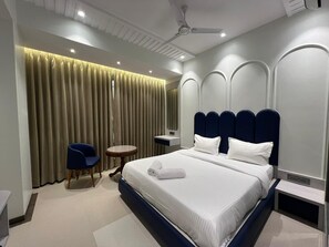 Deluxe Room | Free WiFi - Vishram Executive Rooms (Vasai)
